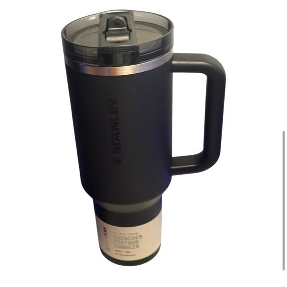 NWT Stanley Protour Flip Straw Quencher 40 oz / 1.18 Liter Tumbler - Picture 3 of 7